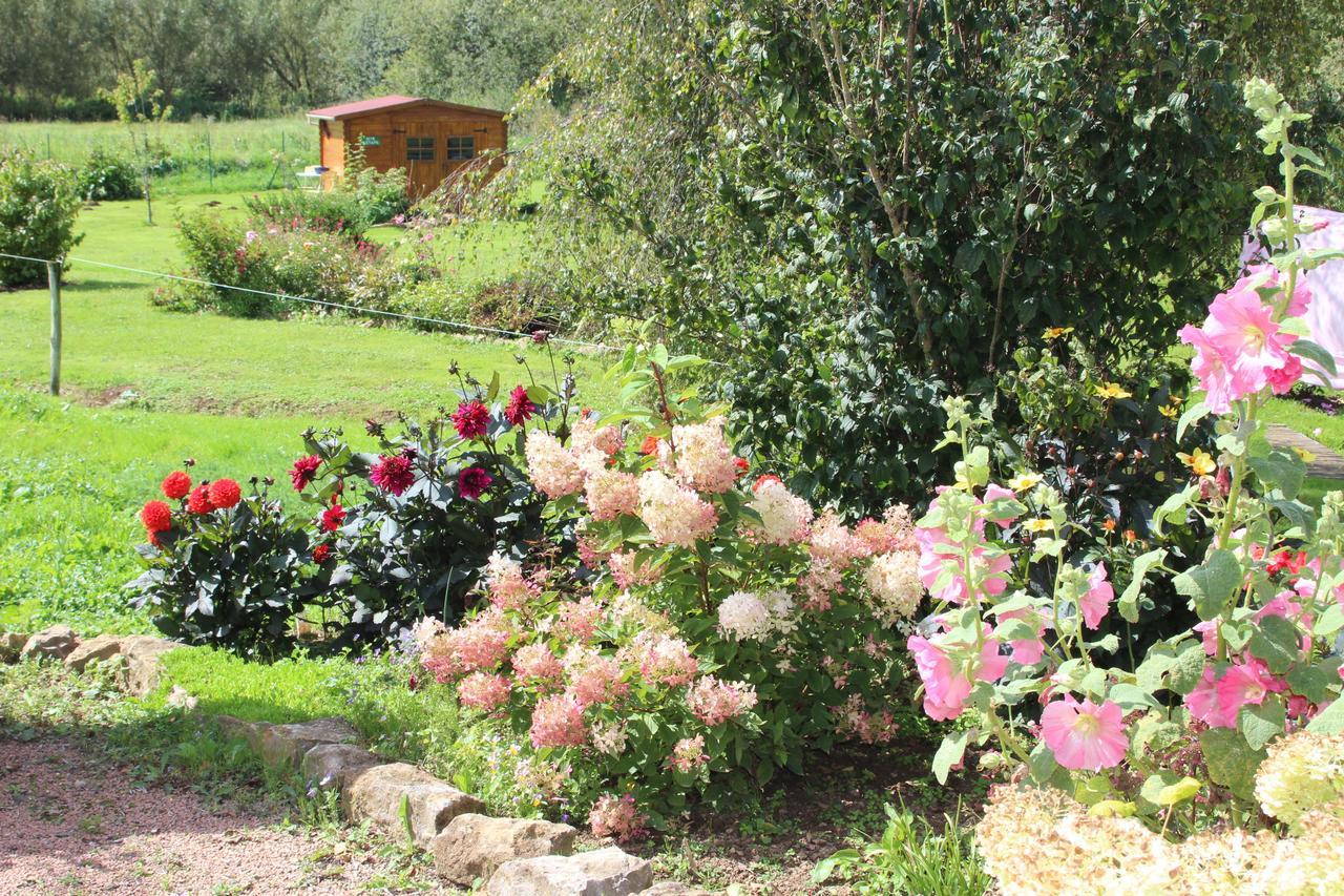 Essey Au Rendez Vous De L'Auxois B&B מראה חיצוני תמונה